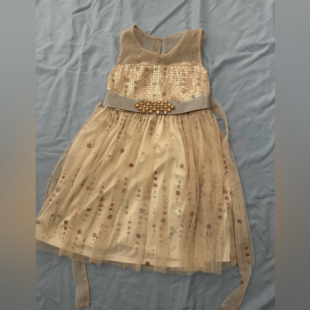 Need a last minute Holiday dress? Here it is. 🎄🌟🎁
